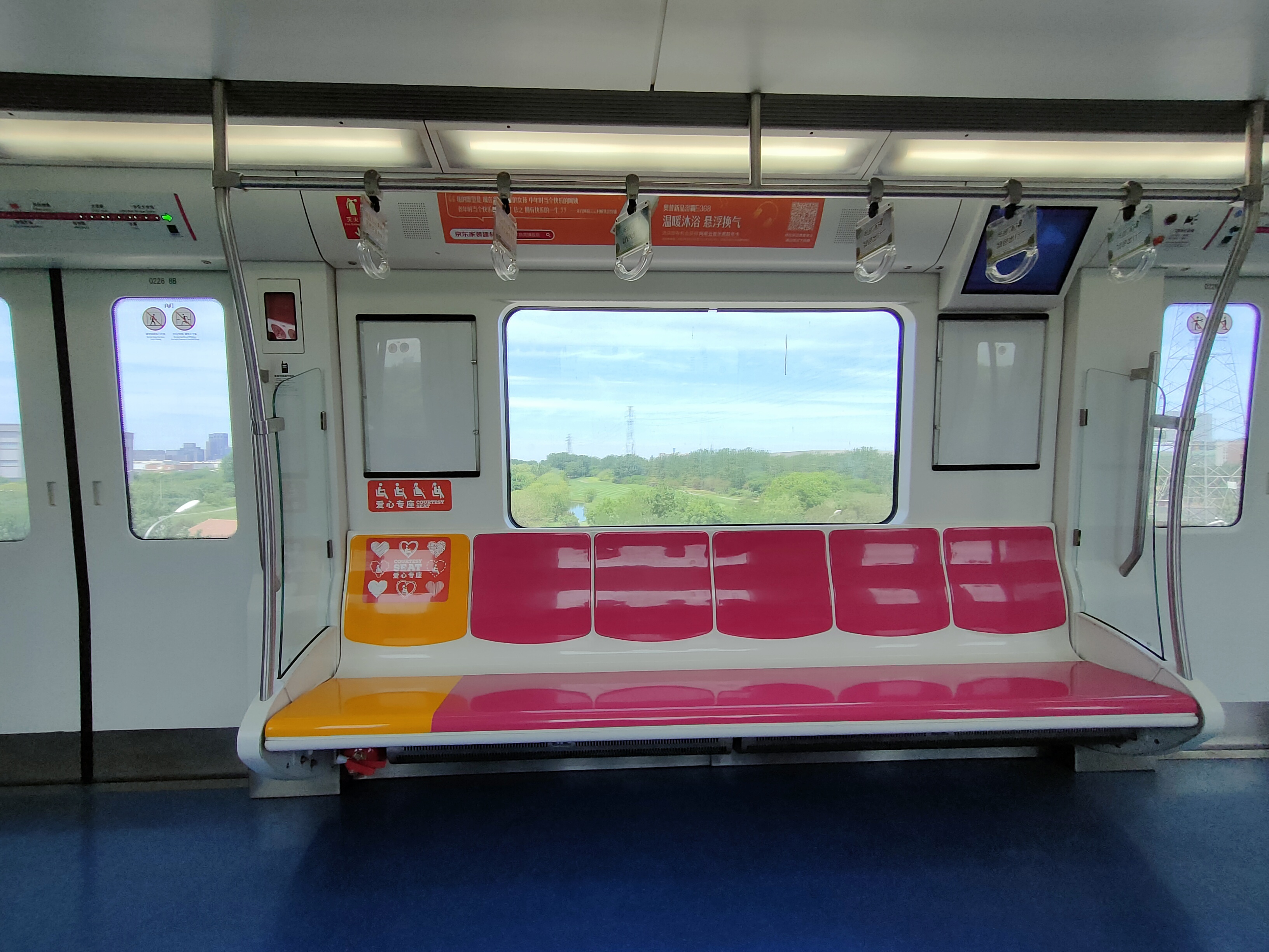 英特寶涂料-地鐵機車內(nèi)飾應(yīng)用4